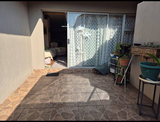 3 BEDROOM TOWNHOUSE FOR SALE IN VANDERBIJLPARK SW 2